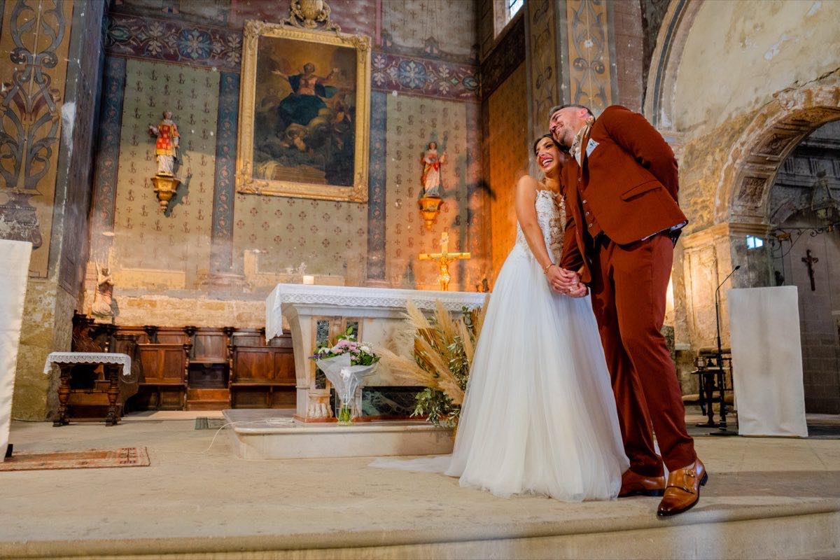 Clara et Romain – intérieur église