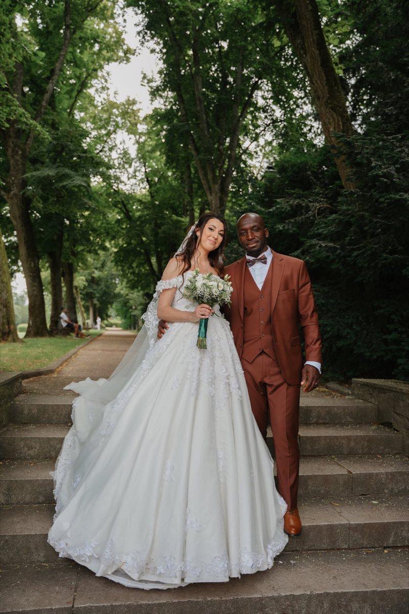 Prescilia et Fabrice — couple escaliers